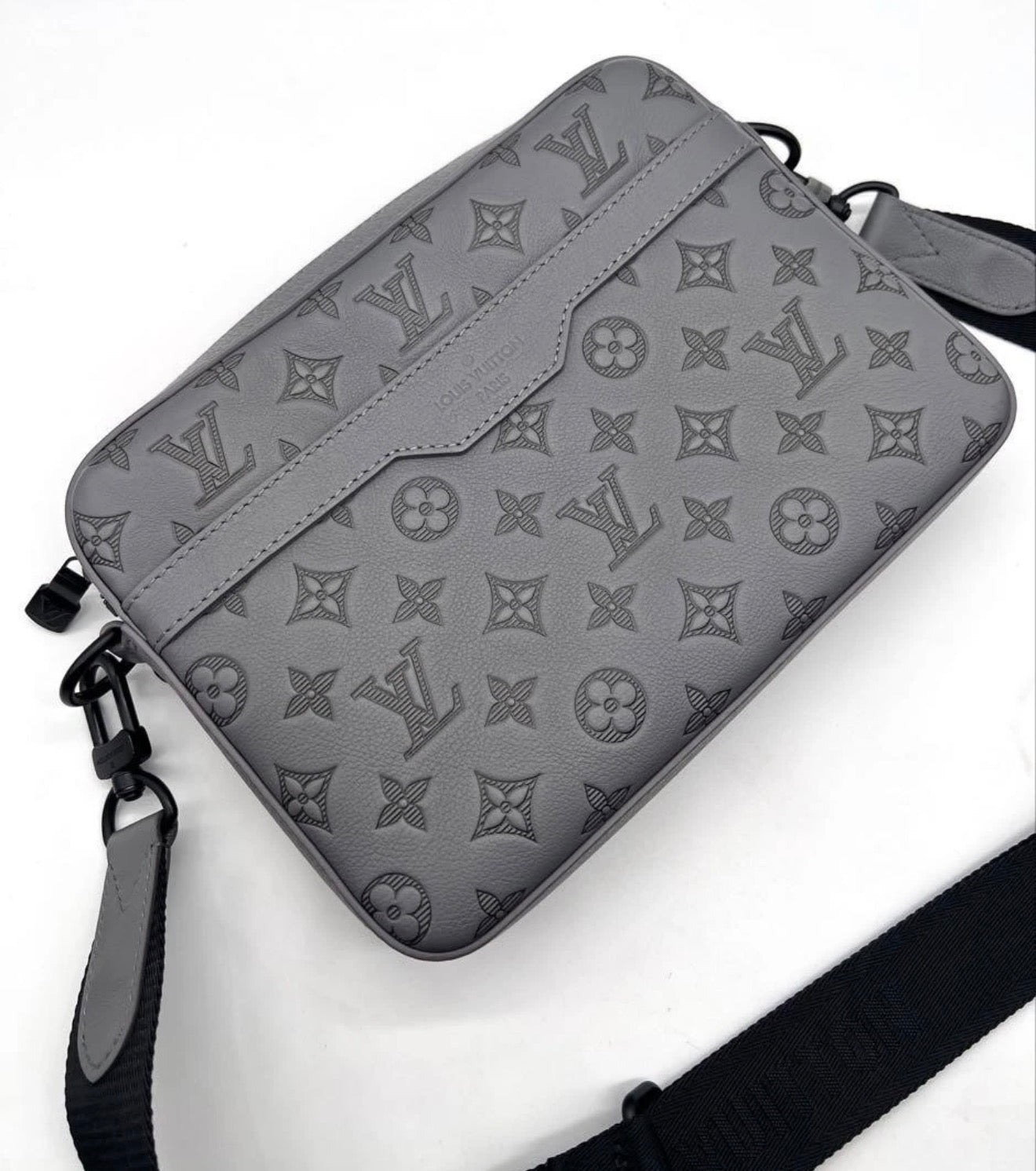LV Dúo Messenger Bag