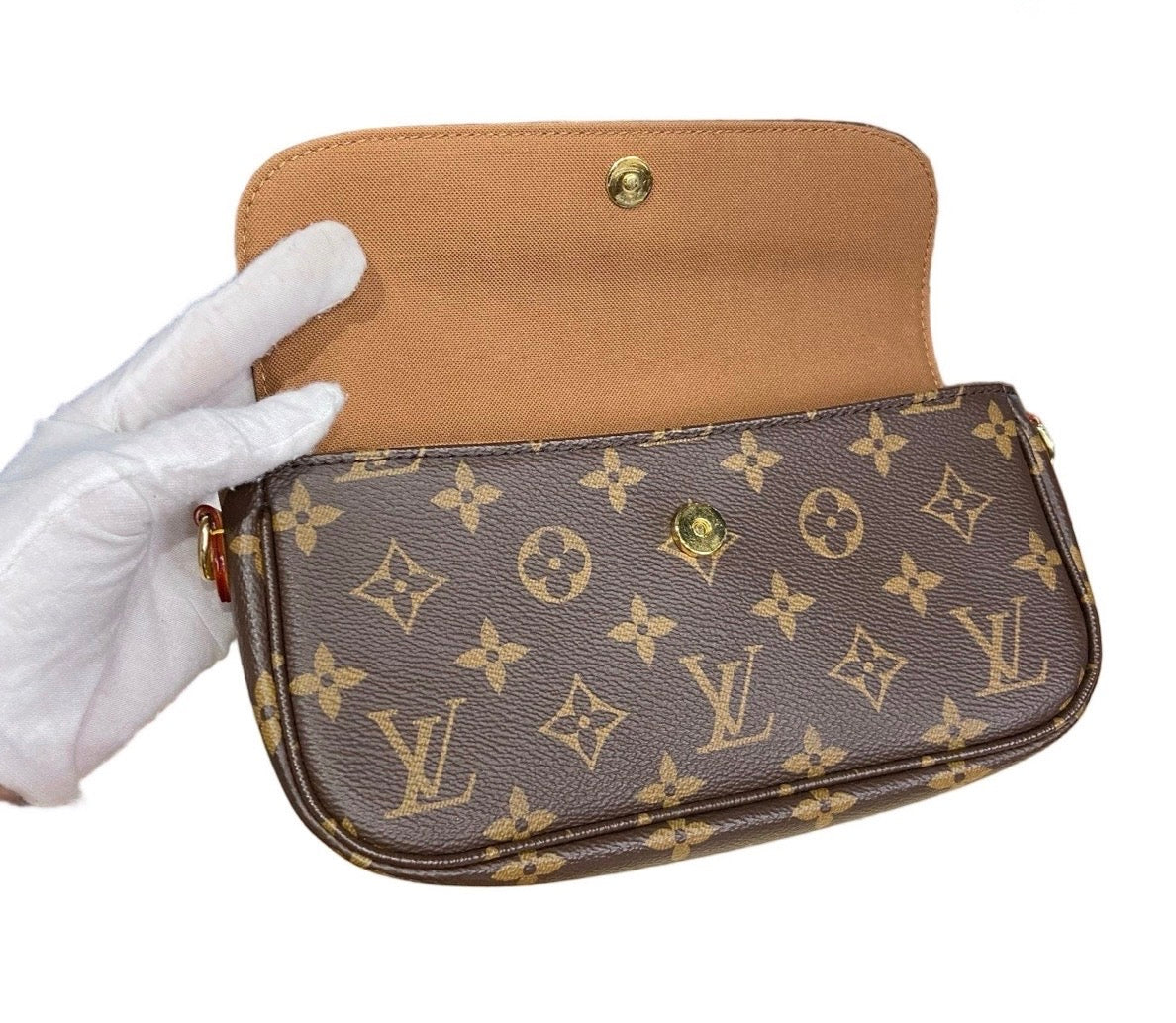LV Ivy Wallet On Chain