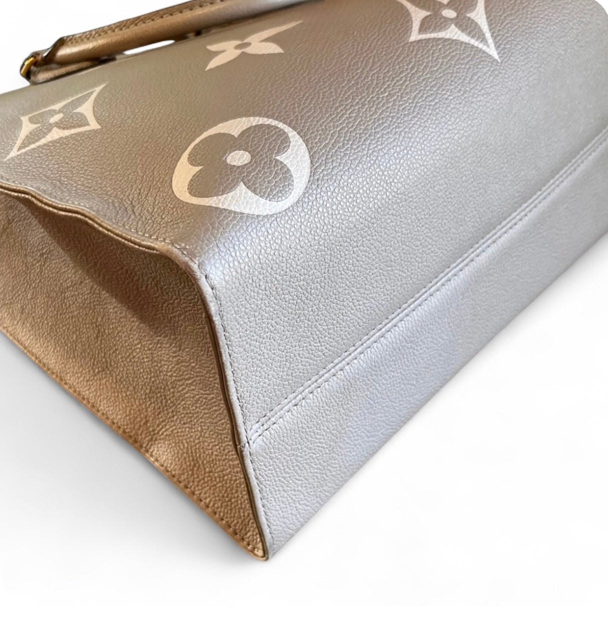 LV OntheGo PM bag