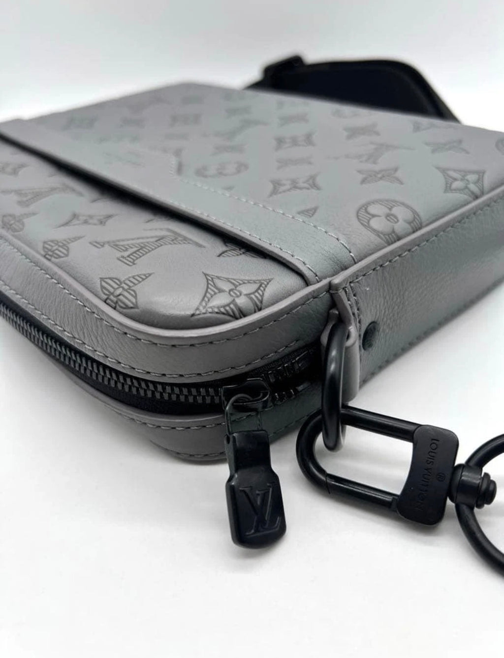 LV Dúo Messenger Bag