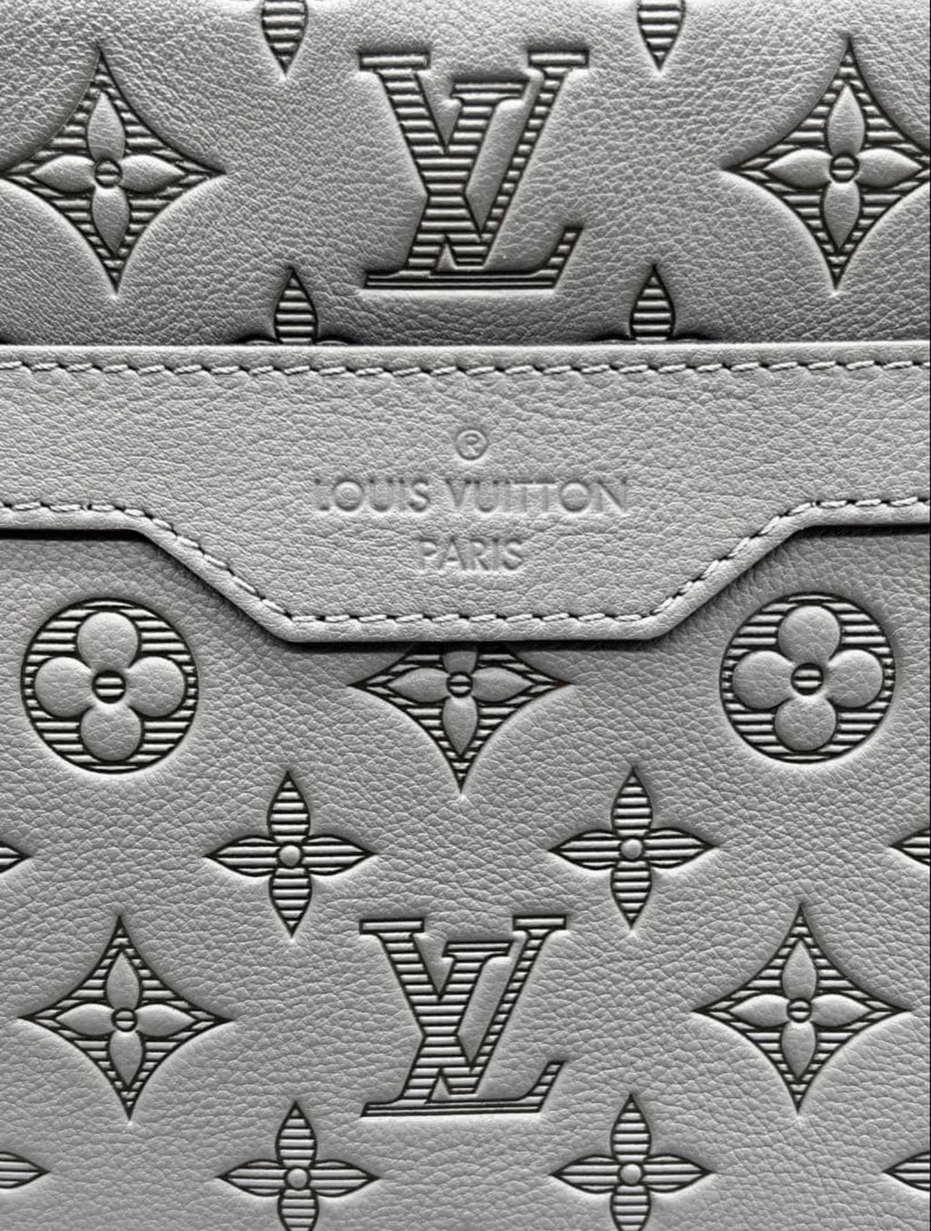 LV Dúo Messenger Bag