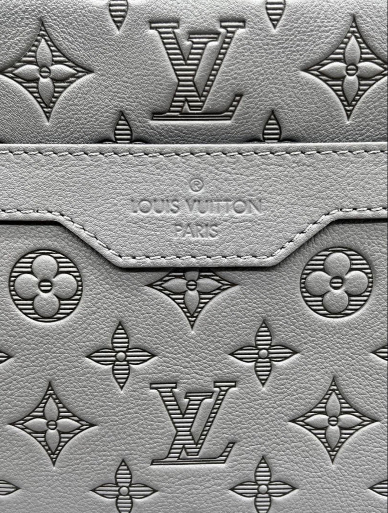 LV Dúo Messenger Bag